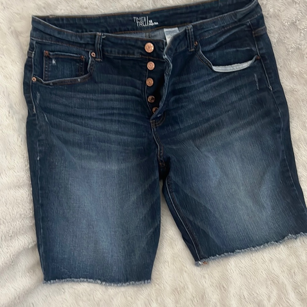 Like new women’s blue Jean Bermuda button down shorts